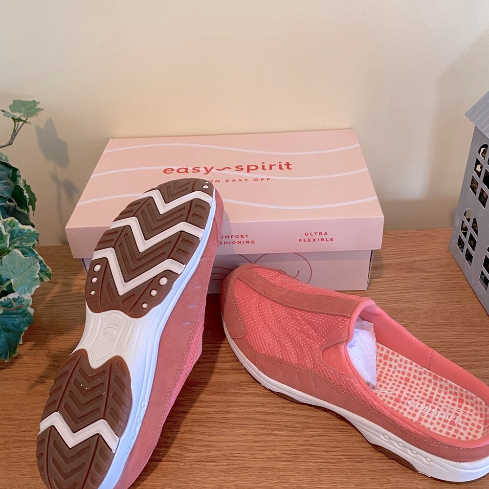 New Easy Spirit Traveltime size 12 Shoe